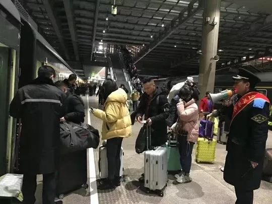 新奧彩2025最新資料大全下載,北京春運首趟列車凌晨啟程